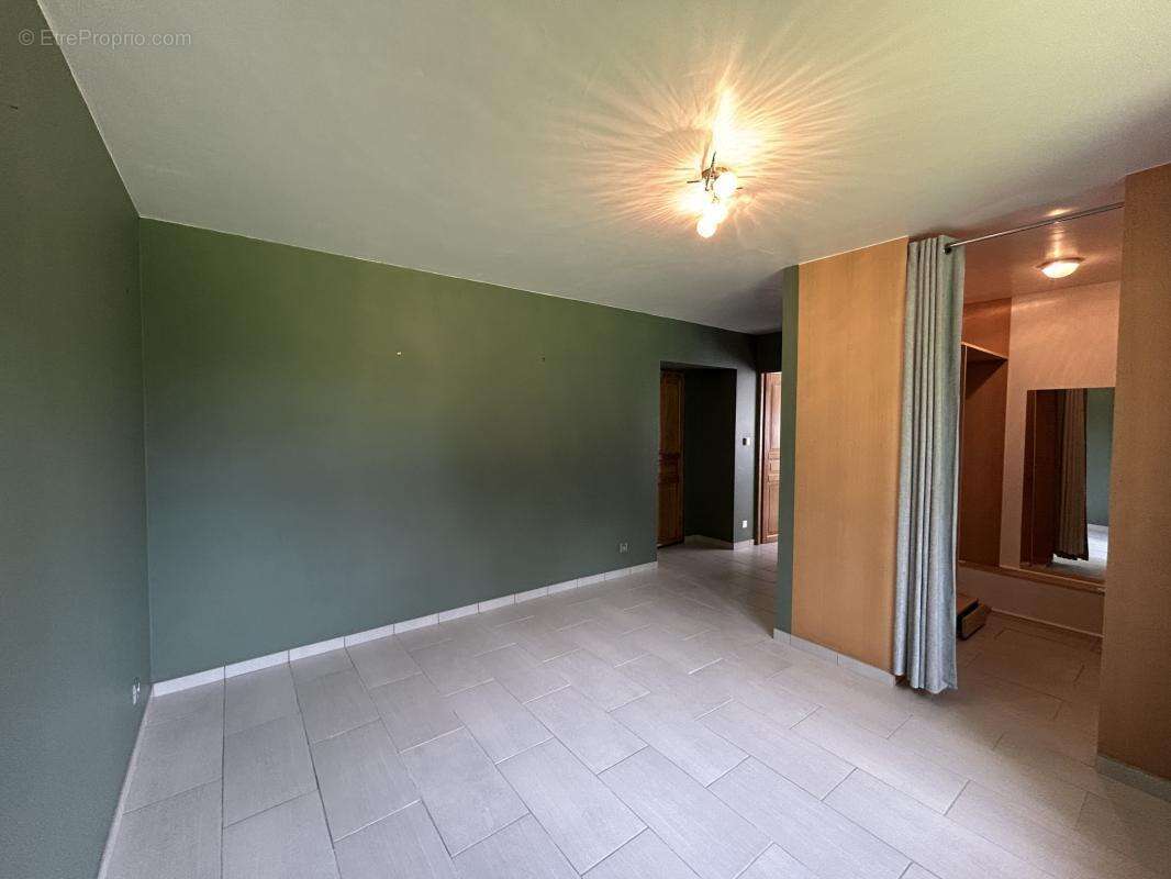 Maison de Campagne avec Garage, Carport et Potentiel d'Aména - photo 7