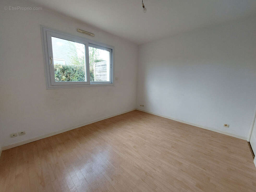 Maison à MONTREUIL-LE-GAST