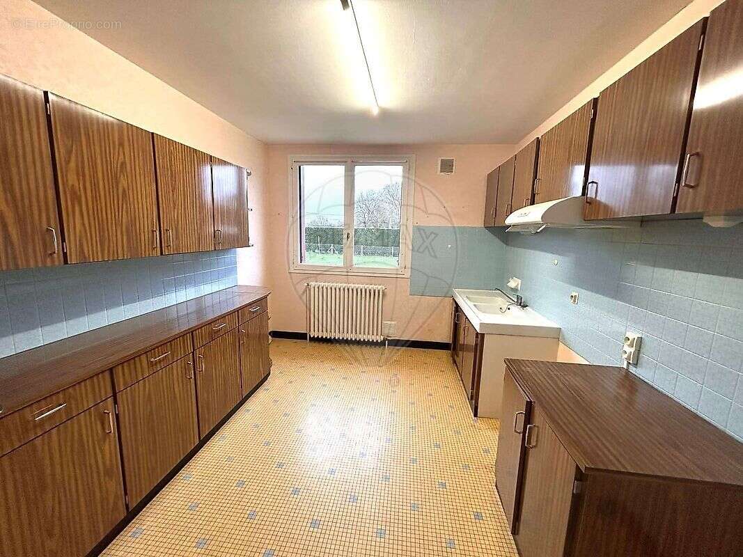 Maison à LA GUERCHE-SUR-L&#039;AUBOIS