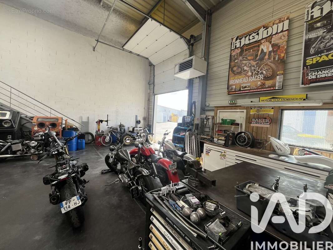 Photo 2 - Commerce à PERIGNY