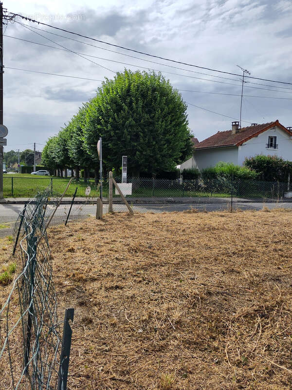 Terrain à MAROLLES-EN-HUREPOIX