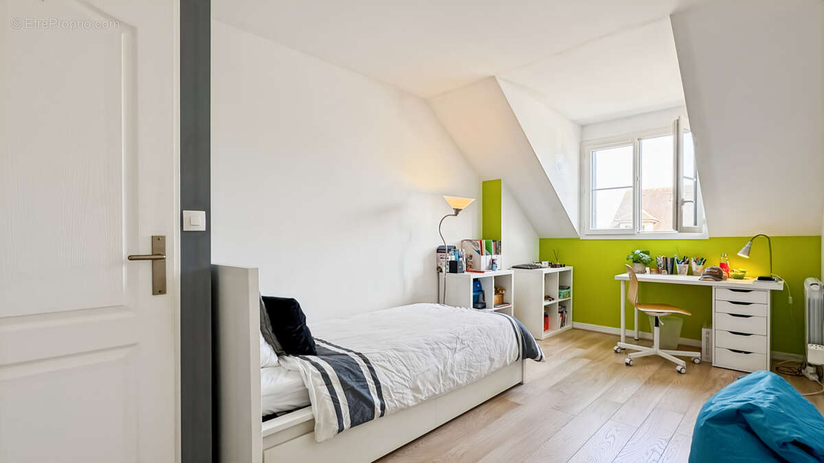 Maison à SAINT-NOM-LA-BRETECHE