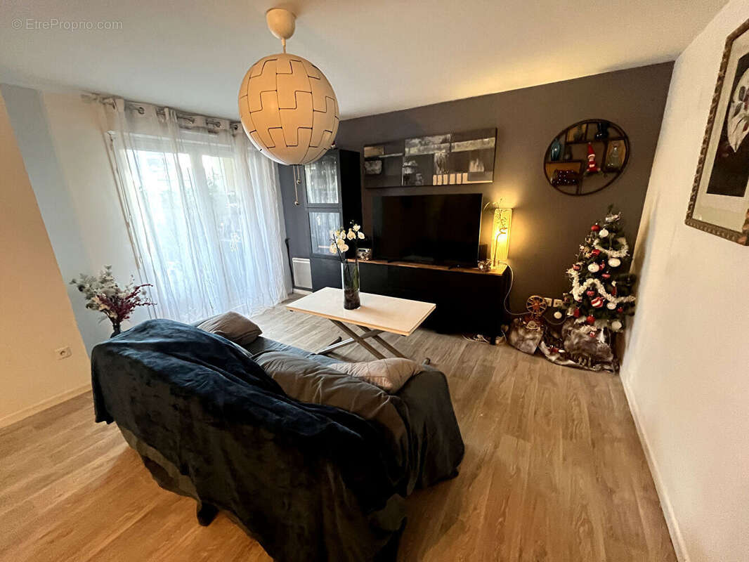 Appartement à CHANTELOUP-LES-VIGNES