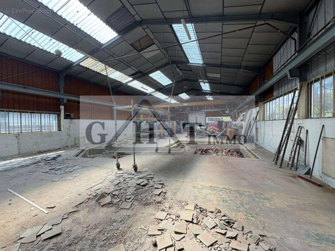BATIMENT INDEPENDANT a vendre a Chennevière-sur-Marnes 510m2 - photo 2