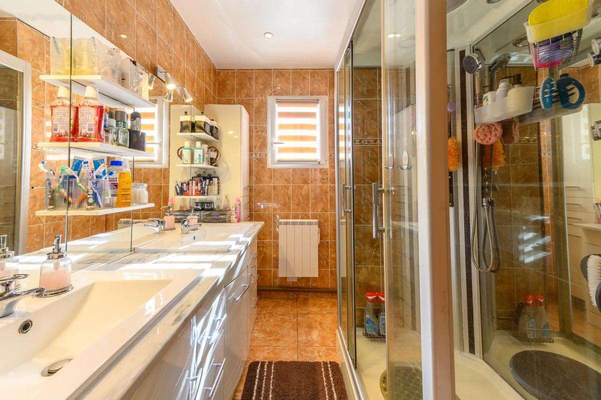 Maison à CLAYE-SOUILLY