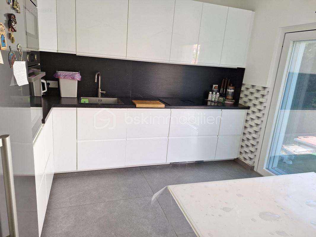 À vendre à INGERSHEIM -Belle maison de 160 m² entièrement rénovée - PRIX  410.800 EUROS - photo 6