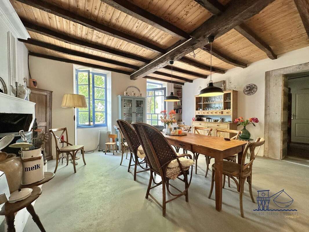 Maison à SAINT-MARTIAL-DE-MIRAMBEAU