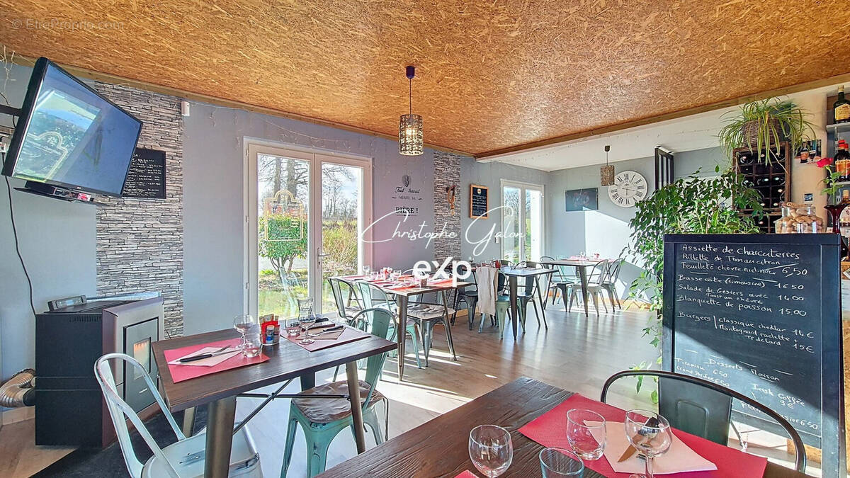 Commerce à BUSSIERE-POITEVINE