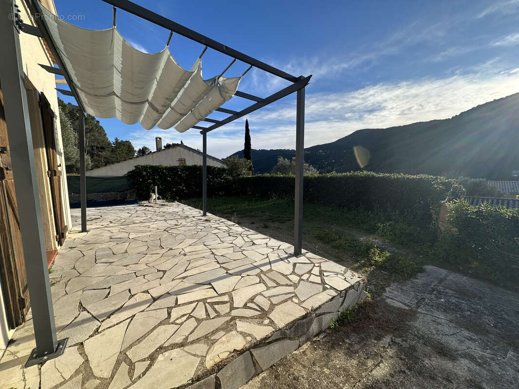 Maison à SOLLIES-TOUCAS