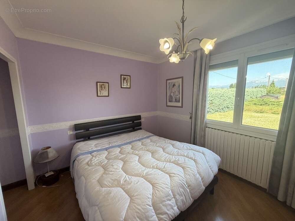 Belle villa de plain-pied avec piscine et vaste terrain – Secteu - photo 5