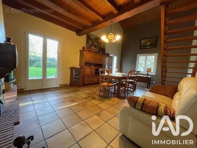 Maison 109 m² à Nieul-Les-Saintes  - photo 4