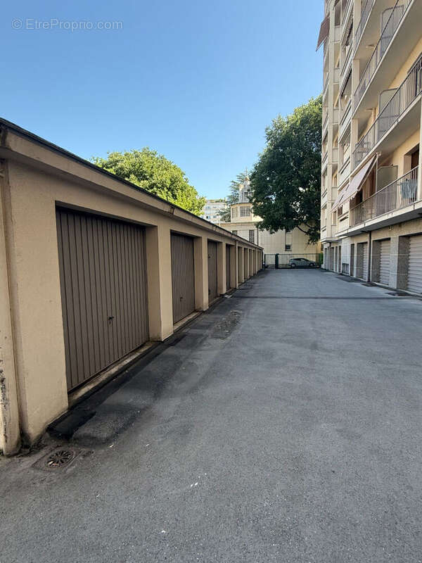 Parking à LYON-7E