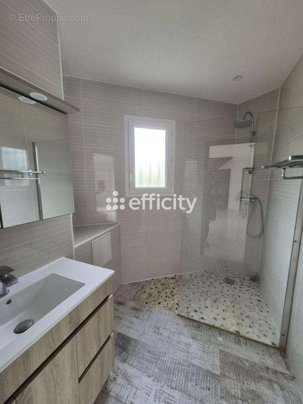 Maison 86 m² à Agde  - photo 6