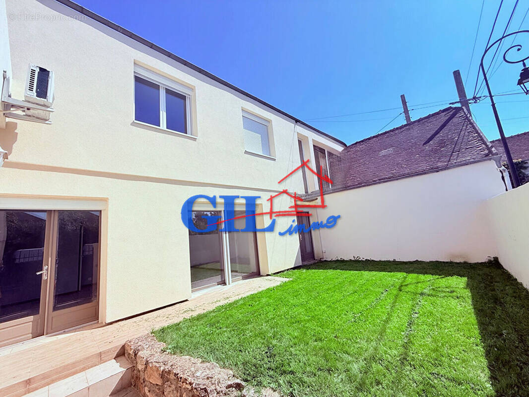 Maison à SAVIGNY-LE-TEMPLE