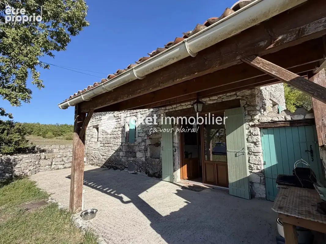 Charmante maison en pierre isolée, vendue meublée, ~40m2 exploités, mezzanine aménagée, vue champs à perte de vue, poêle à bois  - photo 5