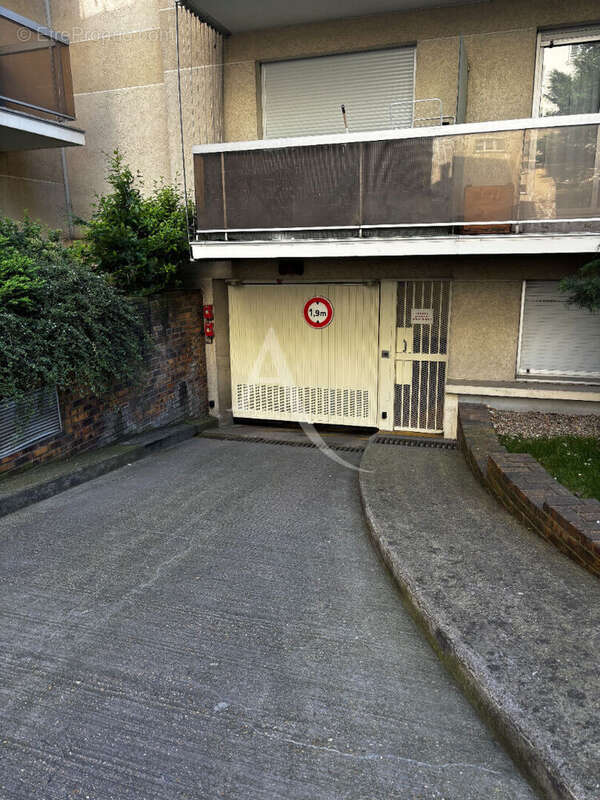 Parking à PARIS-12E