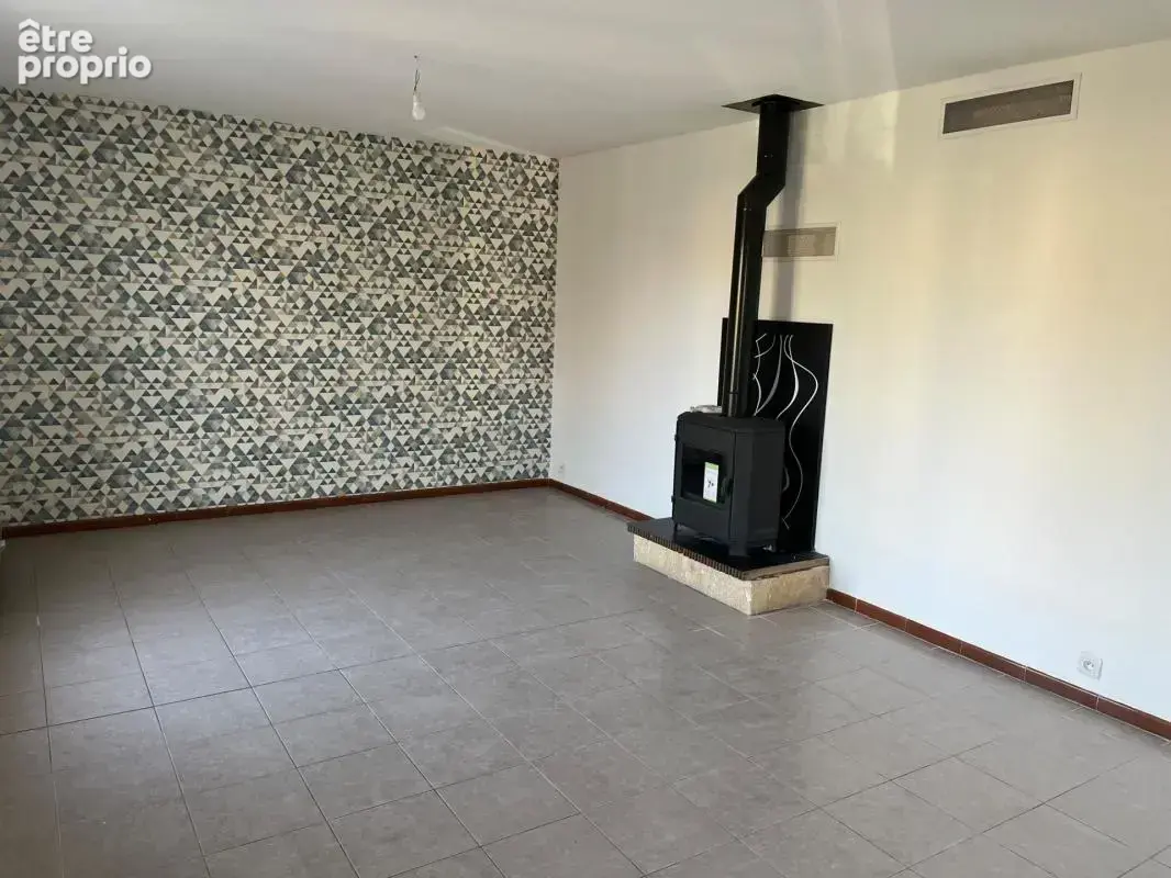 Maison lumineuse et bien entretenue de 3 chambres sur entresol  aménageable à RIBERAC (24) - photo 3