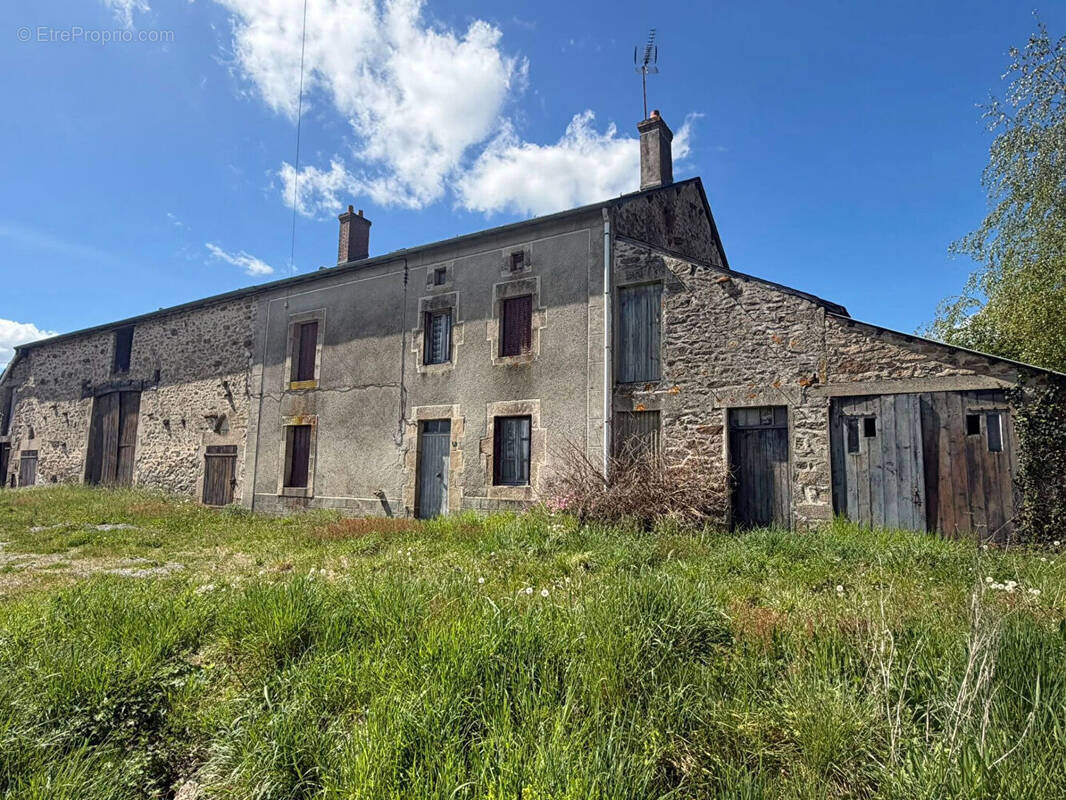 Maison à SAINT-AMAND-MAGNAZEIX