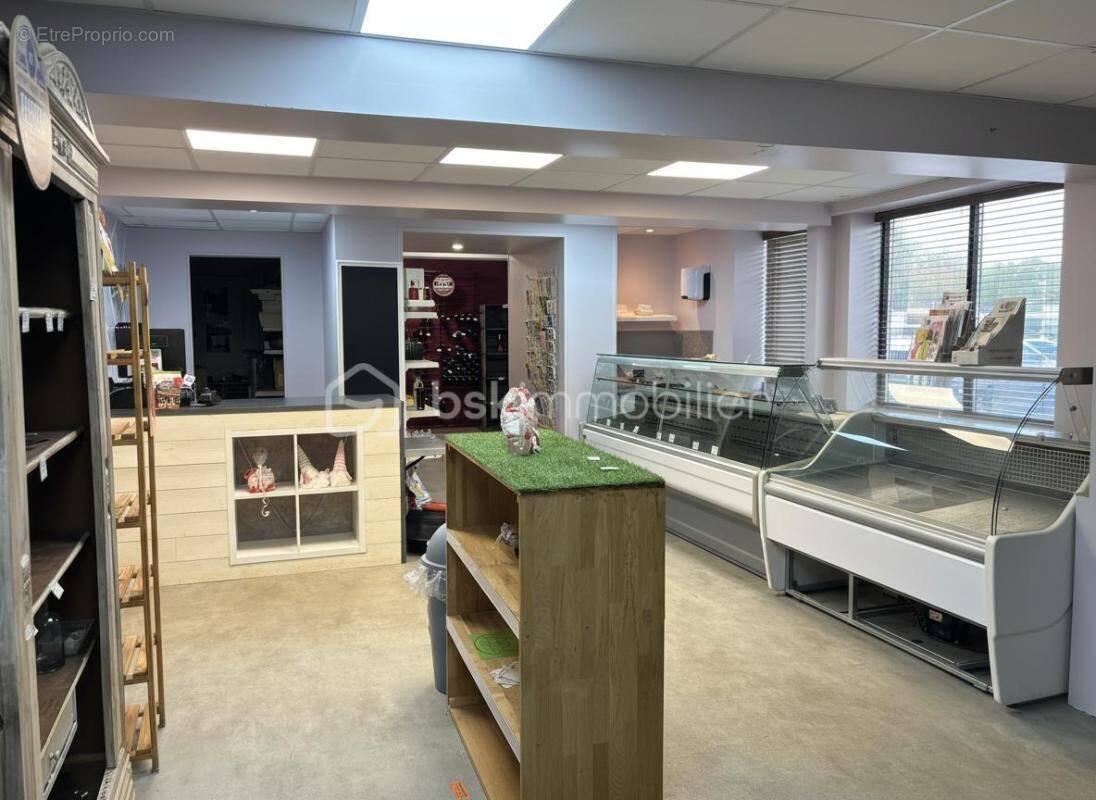 Commerce à HARCOURT