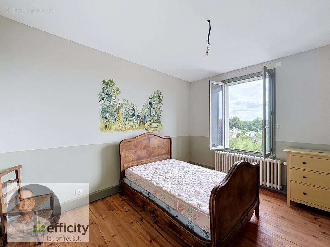Maison 180 m² à Saint-Yorre  - photo 9