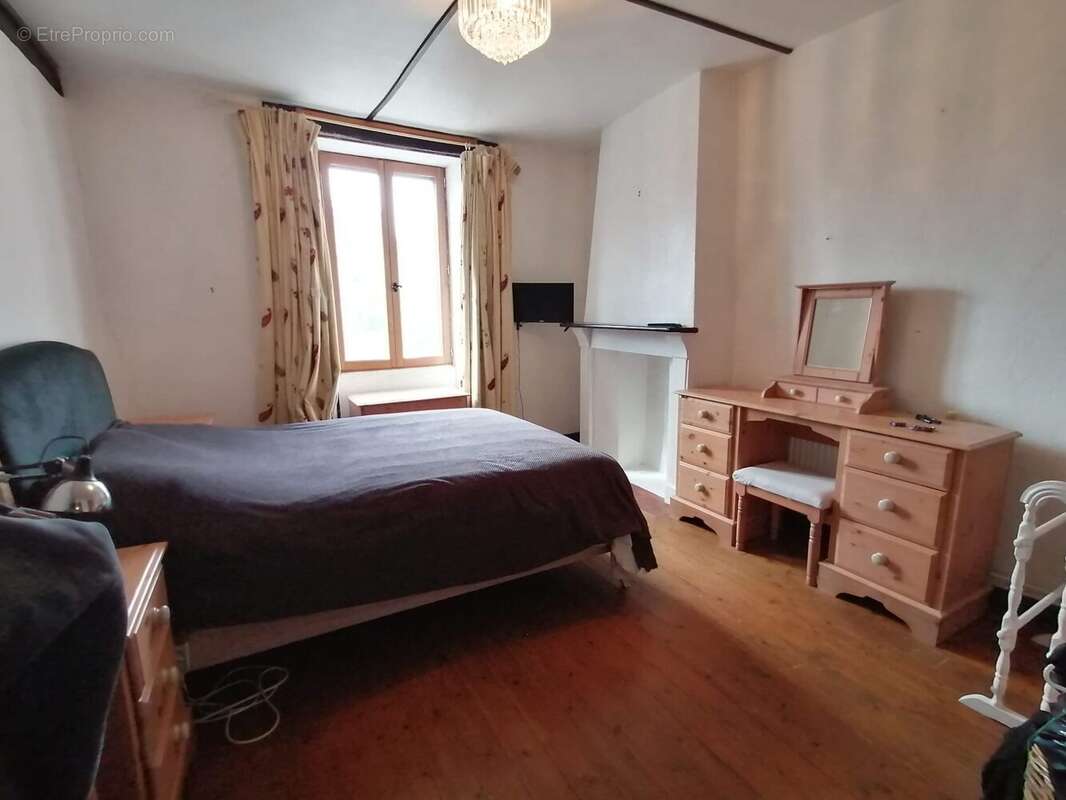 Maison à AZERABLES