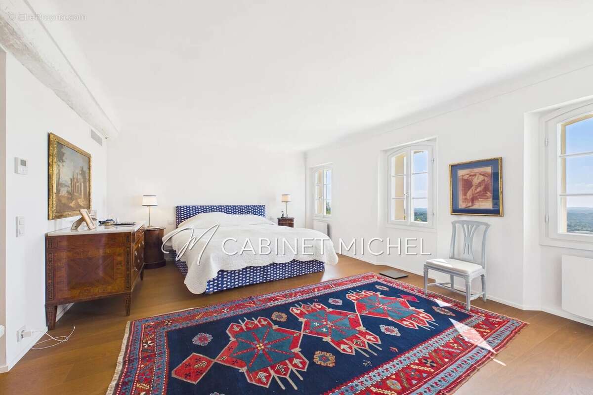 Maison 326 m² à Chateauneuf-Grasse  - photo 8