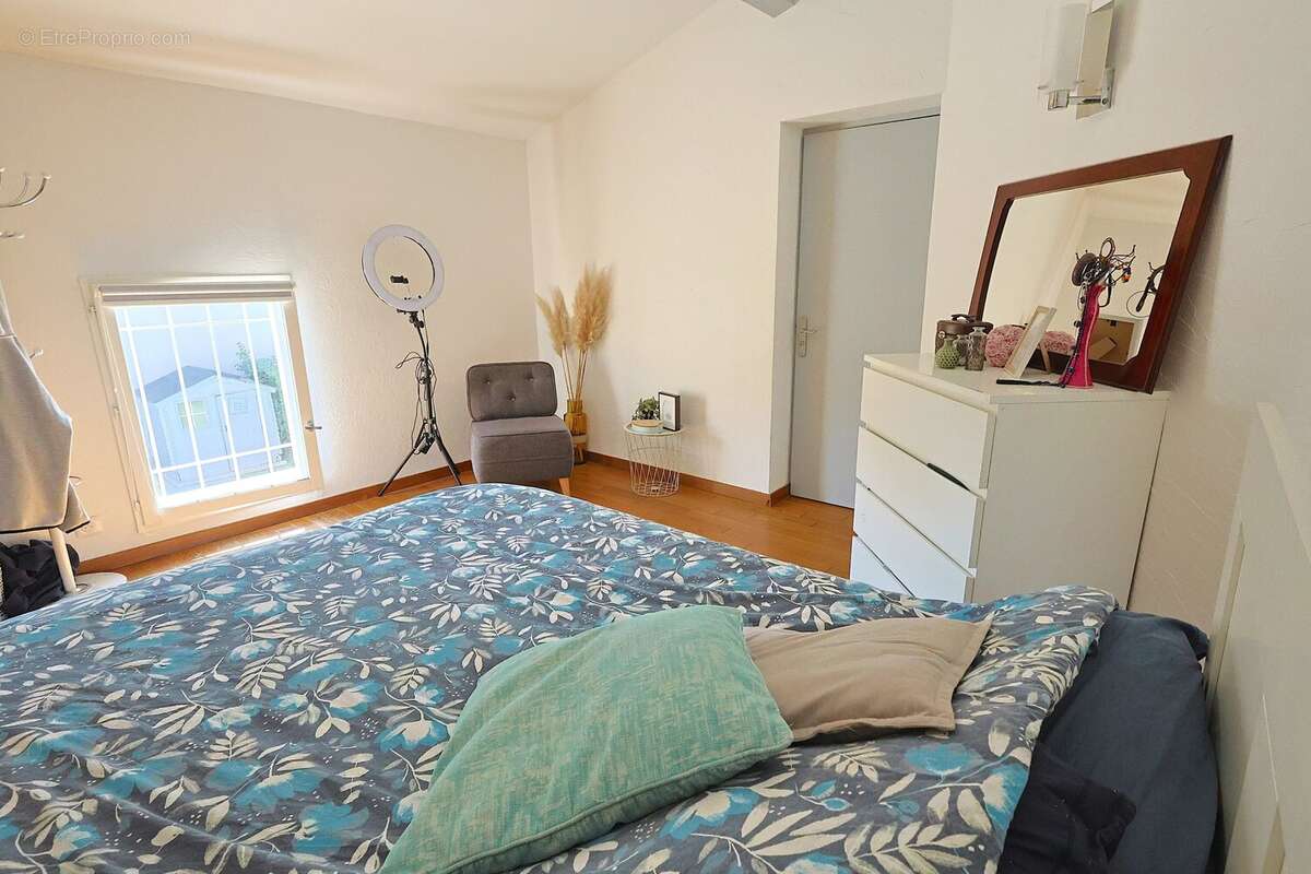 Maison à LA ROQUETTE-SUR-SIAGNE