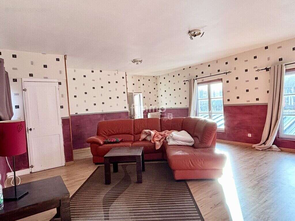 Commerce à MONTREUIL-L&#039;ARGILLE