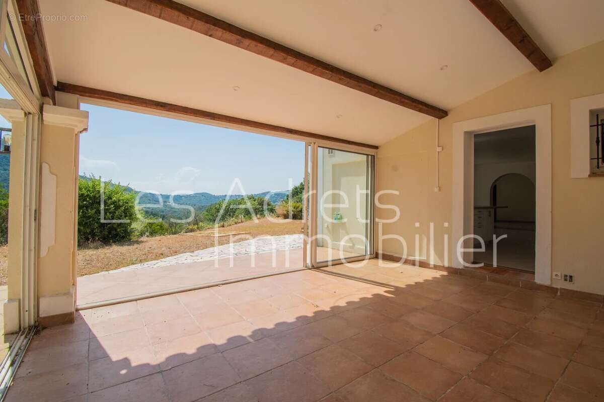 Propriété avec terrain plat et vue Estérel - photo 9