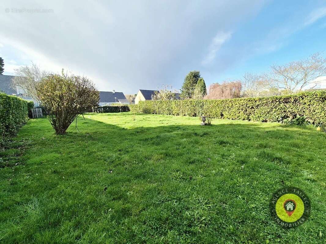 Maison à LANGROLAY-SUR-RANCE