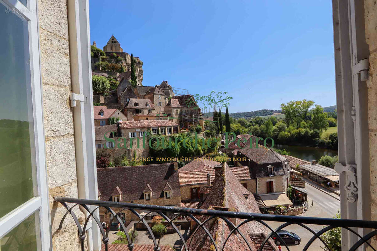 Maison à BEYNAC-ET-CAZENAC