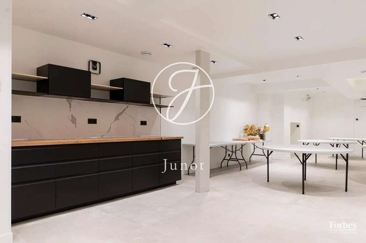 Paris 17e – PARC MONCEAU – Bureau à vendre – 7 pièces - 430m² Carrez. - photo 7
