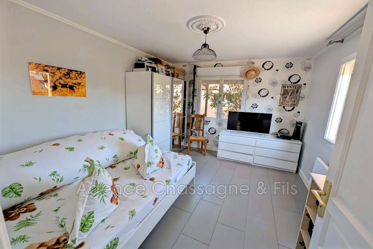 Maison à SAINT-PANTALEON-DE-LARCHE