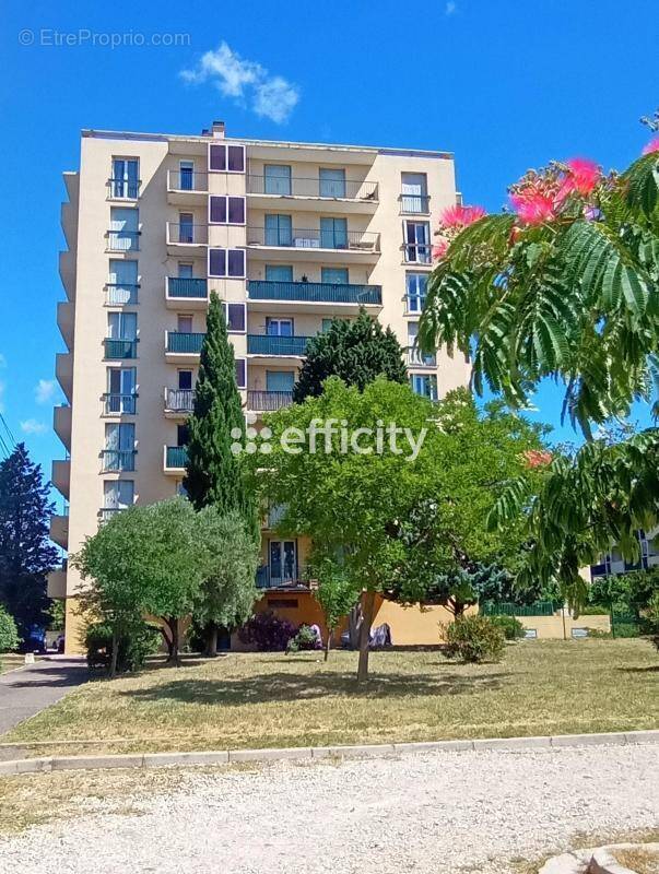 Appartement à SORGUES