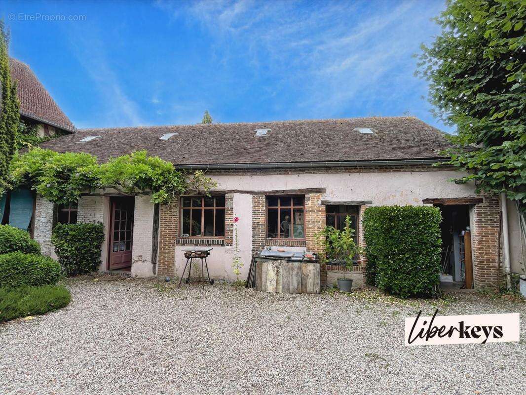 Demeure historique avec vue – Jardin, rivière et majestueuses dépendances – Verneuil d'Avre et d'Iton, Eure - photo 4