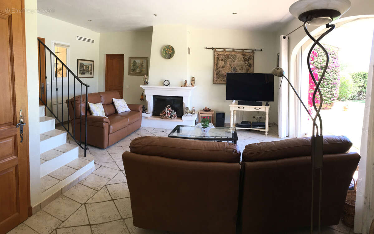 Maison à PLAN-DE-LA-TOUR