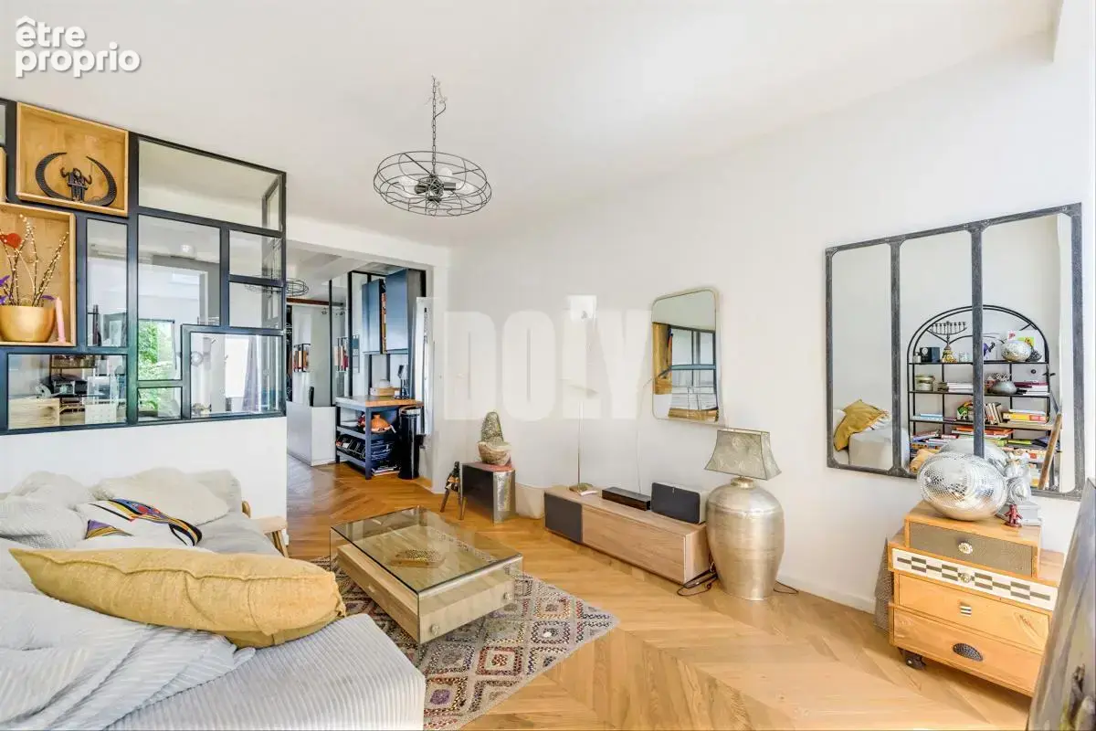 Doly - Duplex avec Jardin, un Ecrin de verdure au Coeur des Abbesses ! - photo 4