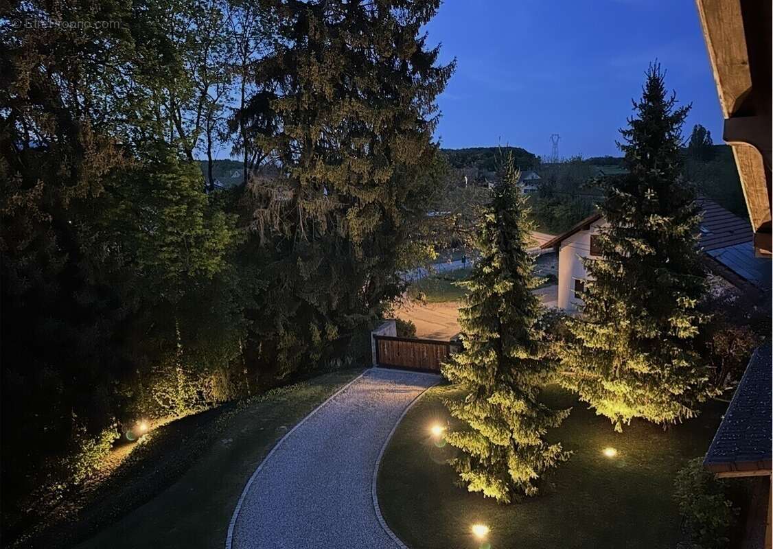 Maison 230 m² à Farges  - photo 2