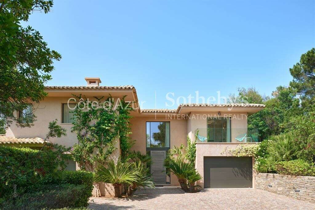 Luxueuse villa face à la mer - Les Parcs de Saint Tropez. - photo 6