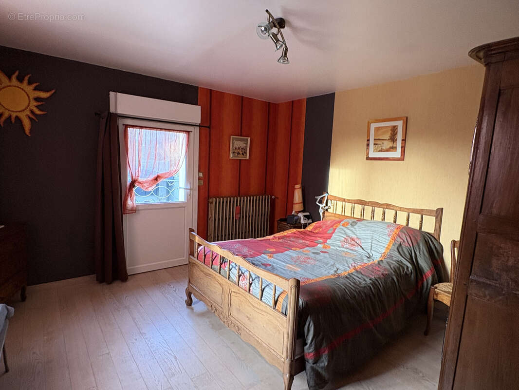 Maison à AMBRIERES-LES-VALLEES