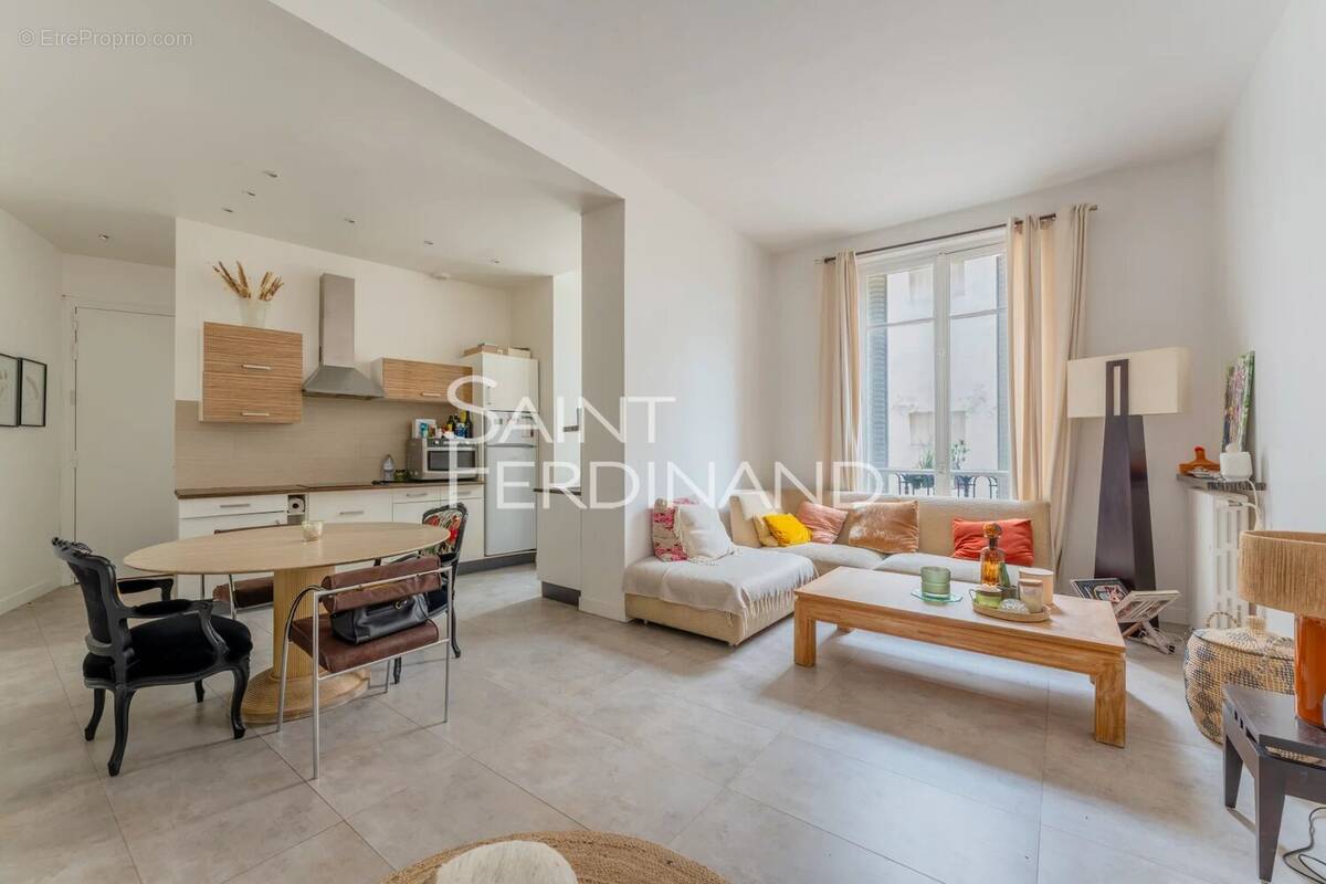 Appartement à PARIS-17E