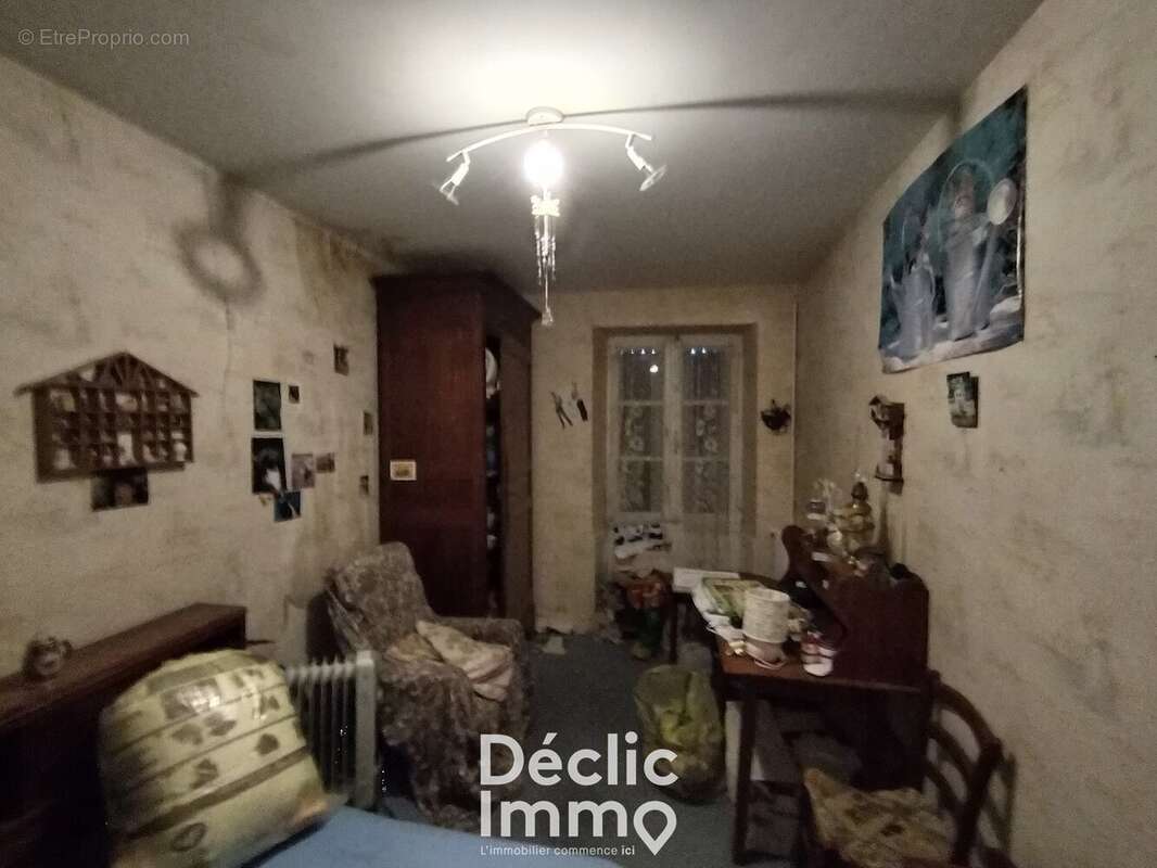 Maison à LES ADJOTS