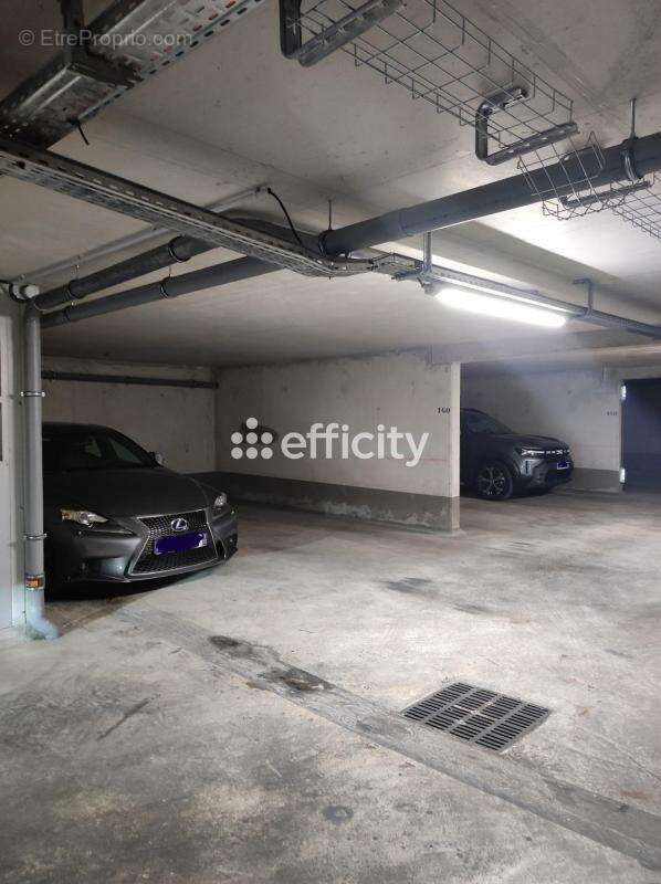 Parking à MARSEILLE-9E