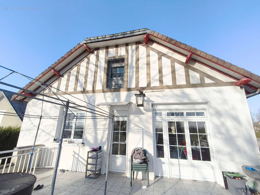 Maison à MONTBIZOT