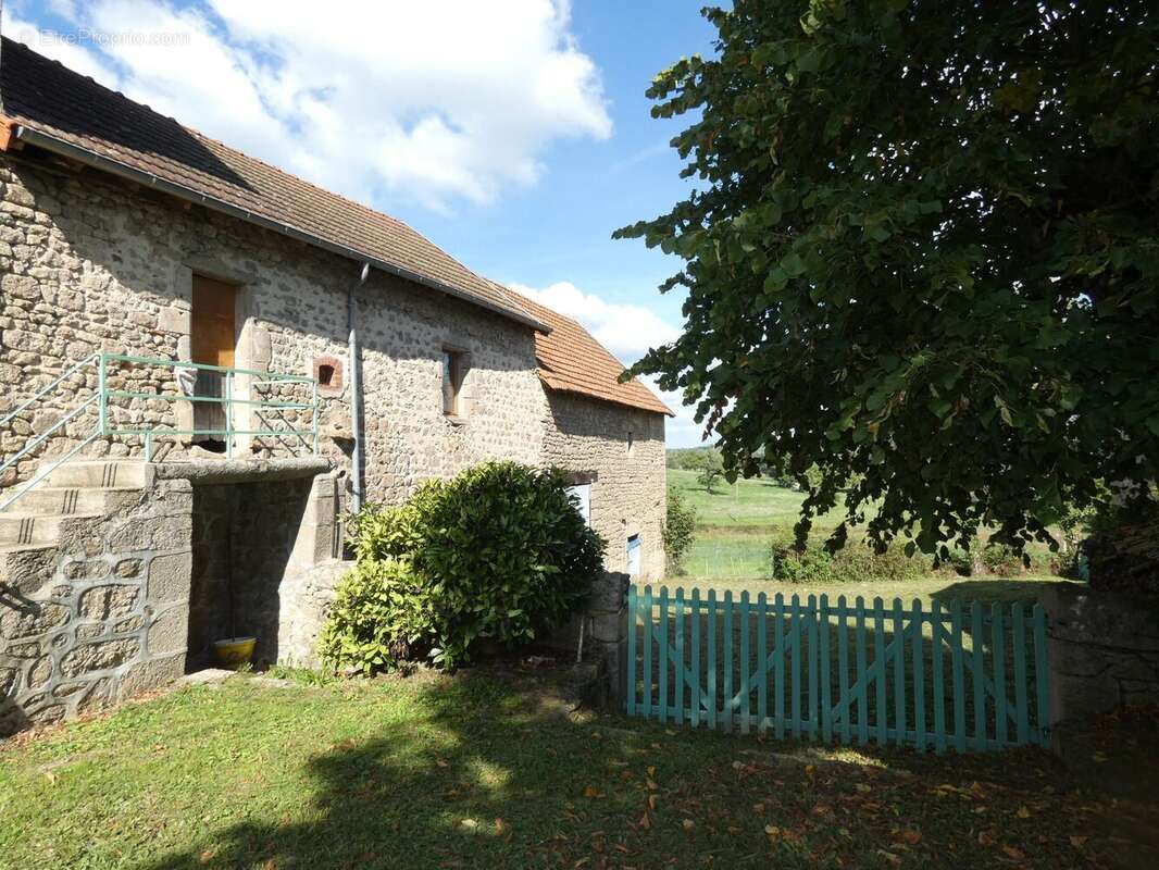 Maison à PEYRAT-LA-NONIERE