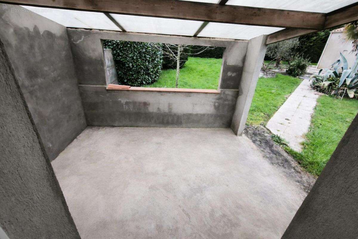 Maison à BEAULIEU-SOUS-LA-ROCHE