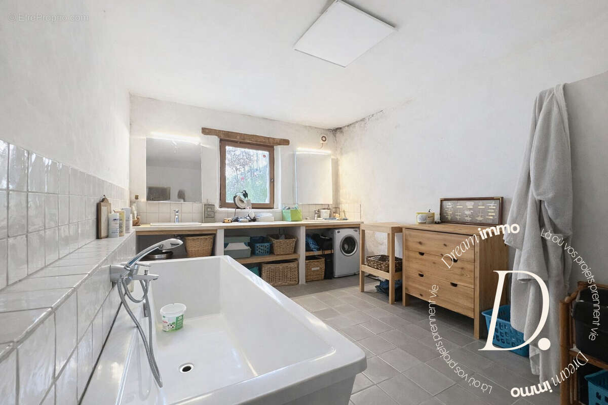 Maison à SAINT-LAURENT-DE-CERDANS