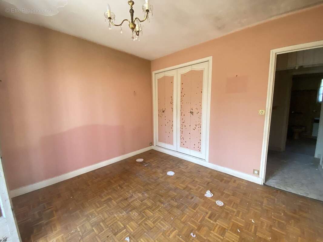 Maison à MARCILLY-EN-VILLETTE