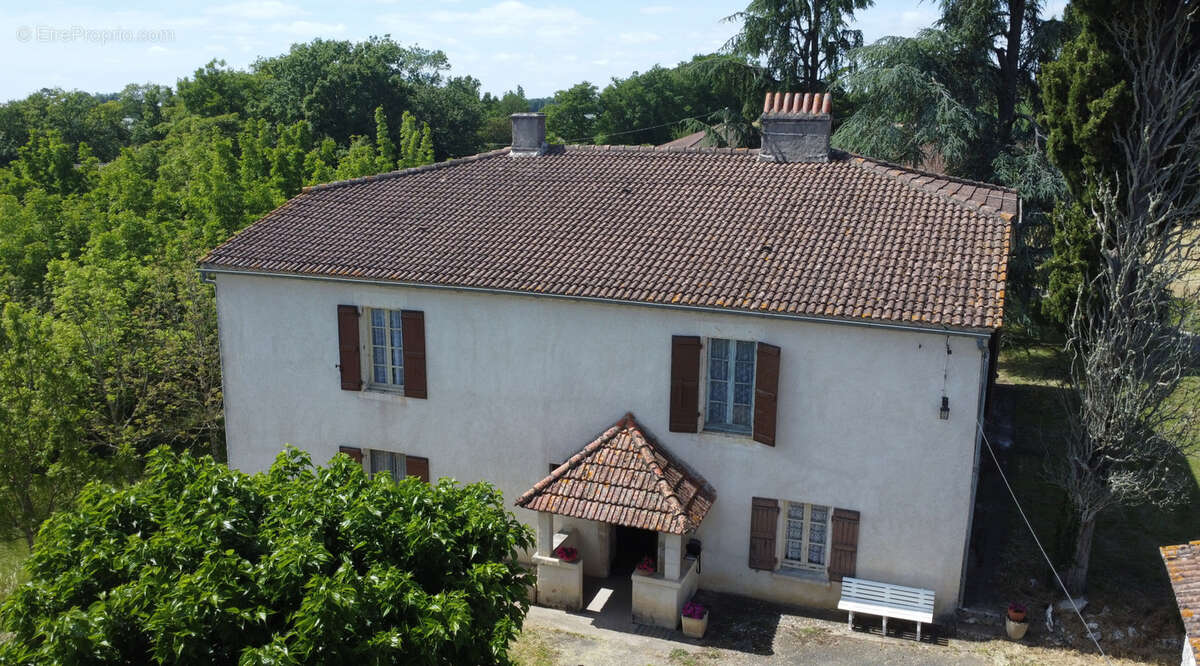 Maison à SAINT-NAZAIRE-DE-VALENTANE