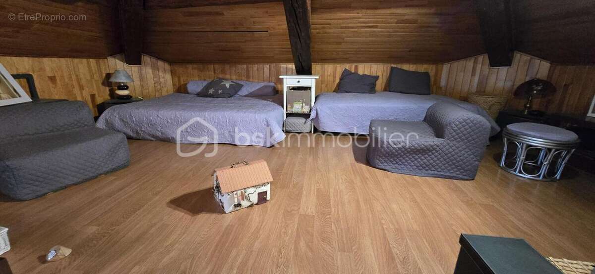 Appartement à SAINT-JEAN-BONNEFONDS